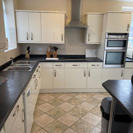 Spacious, Sleeps 17, 3 Bathrooms, Parking, Μάνσφιλντ Εξωτερικό φωτογραφία
