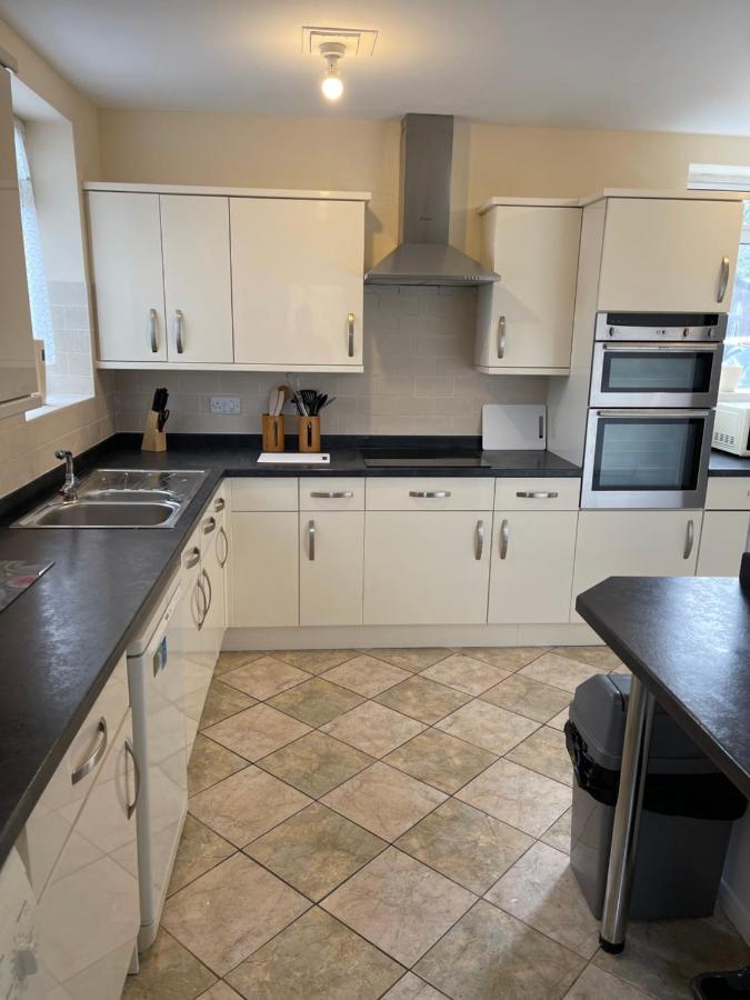 Spacious, Sleeps 17, 3 Bathrooms, Parking, Μάνσφιλντ Εξωτερικό φωτογραφία