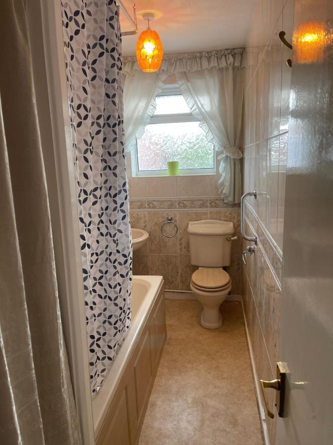 Spacious, Sleeps 17, 3 Bathrooms, Parking, Μάνσφιλντ Εξωτερικό φωτογραφία