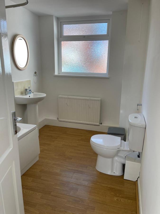 Spacious, Sleeps 17, 3 Bathrooms, Parking, Μάνσφιλντ Εξωτερικό φωτογραφία