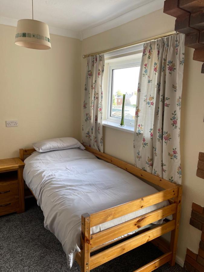 Spacious, Sleeps 17, 3 Bathrooms, Parking, Μάνσφιλντ Εξωτερικό φωτογραφία